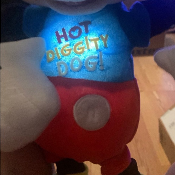 Mickey Mouse Clubhouse Motorized Hot Diggity Sing, Dance and Play Disney Hot Dog - Picture 9 of 12